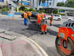 Leia mais sobre o artigo Prefeitura de Manaus intensifica serviços de recuperação asfáltica em grandes avenidas