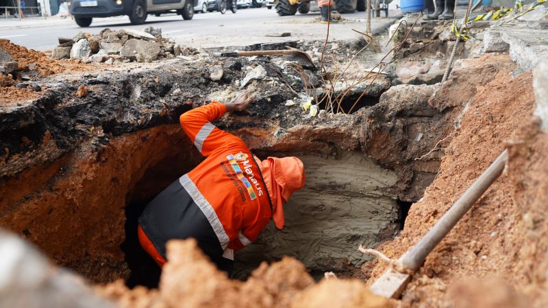 No momento, você está visualizando Prefeitura de Manaus recupera rede de drenagem e calçadão no bairro Japiim