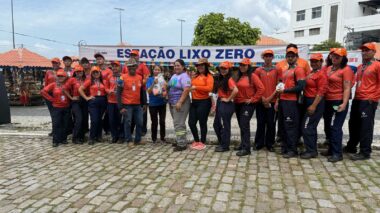 Prefeitura promove ação de educação ambiental e cidadania na praça Tenreiro Aranha