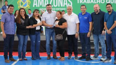 Governador Wilson Lima dá início à entrega de mais de mil kits pelo programa Atualiza Pescador