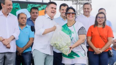 Prefeito David Almeida realiza entrega do Programa de Aquisição de Alimentos e fortalece a agricultura familiar