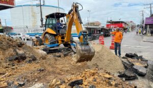 Leia mais sobre o artigo Prefeitura de Manaus interdita rua do bairro Tancredo Neves para recuperar rede de drenagem profunda