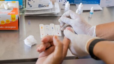 Equipes da prefeitura realizam ações de prevenção ao HIV/Aids e oferta do PrEP no sambódromo