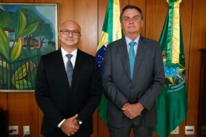 Leia mais sobre o artigo Relação entre Coronel Menezes e Bolsonaro não existe mais, revela Delegado Péricles