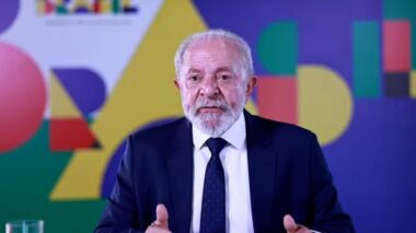 ‘Quem tentou dar o golpe não merece absolvição’, diz Lula sobre Bolsonaro