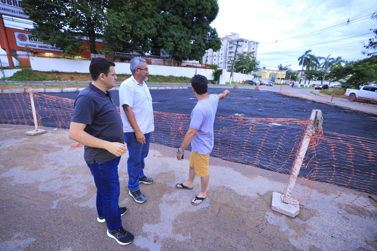 No momento, você está visualizando Prefeito de Manaus em exercício Renato Junior vistoria intervenção viária na avenida Max Teixeira para melhorar trânsito na entrada do conjunto São Judas Tadeu