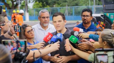 Prefeito de Manaus em exercício Renato Junior acompanha etapa final de obra que chega a 95% na avenida Maceió