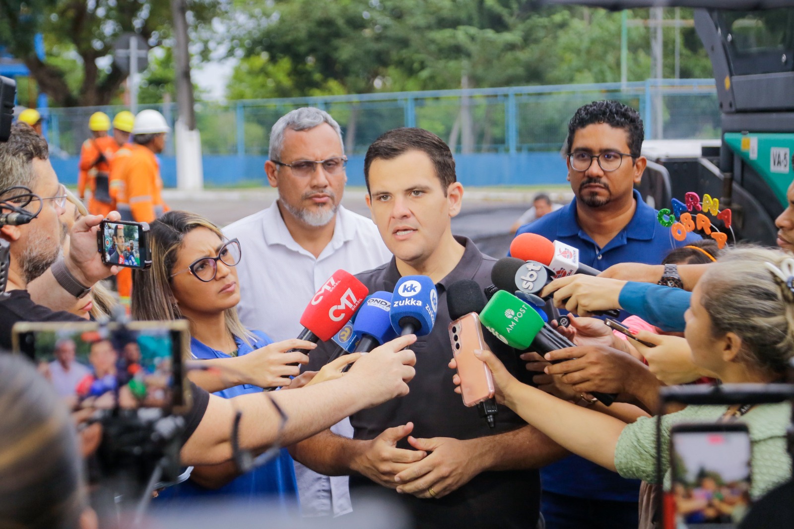 No momento, você está visualizando Prefeito de Manaus em exercício Renato Junior acompanha etapa final de obra que chega a 95% na avenida Maceió