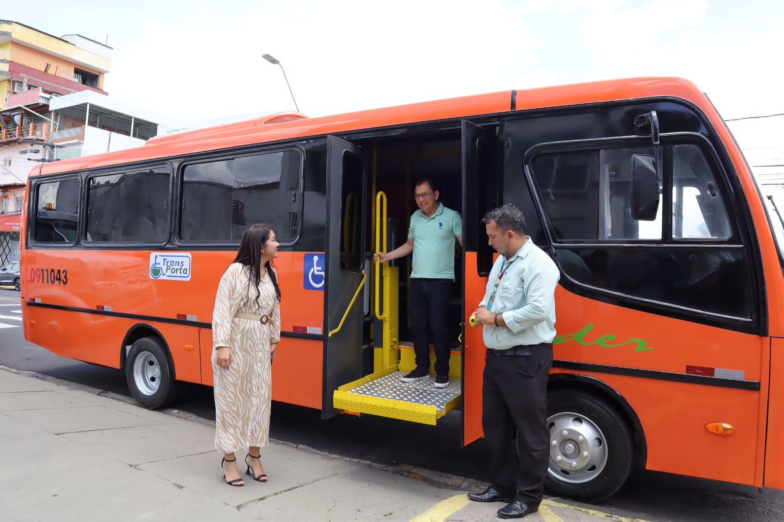 Leia mais sobre o artigo Prefeitura de Manaus recebe novo ônibus para o serviço ‘TransPorta’