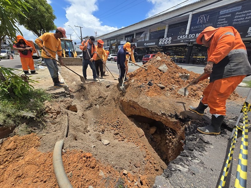 Leia mais sobre o artigo Prefeitura de Manaus trabalha na recuperação de rede de drenagem profunda no bairro Cachoeirinha