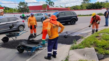 Prefeitura de Manaus atende solicitação de moradores com serviços de recuperação asfáltica
