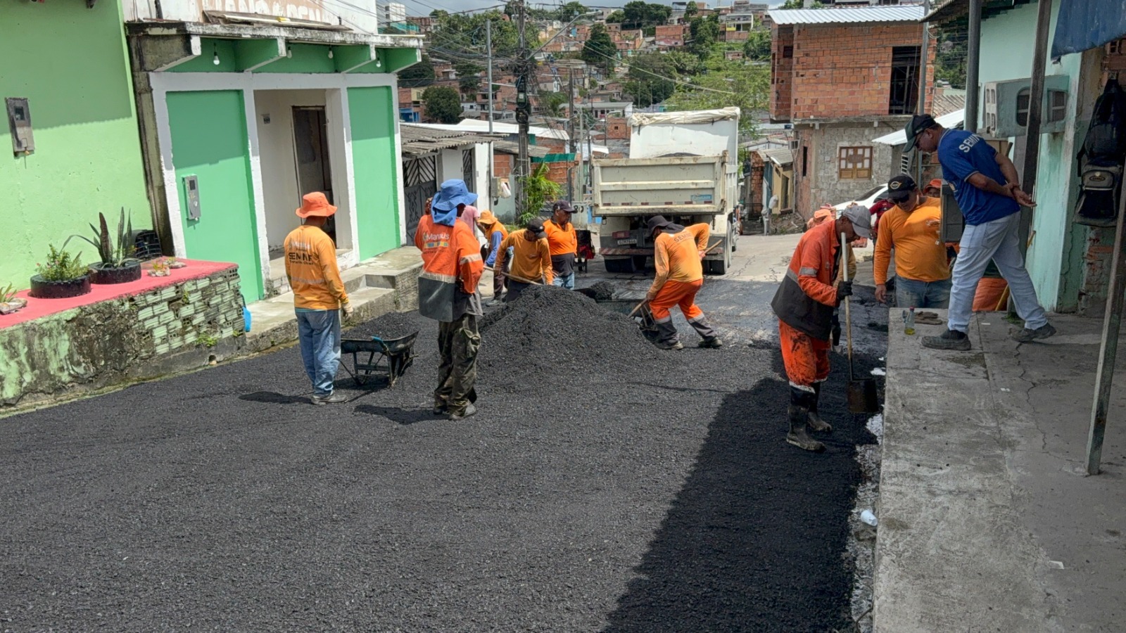 No momento, você está visualizando Prefeitura de Manaus avança com os serviços de recapeamento na comunidade Gustavo Nascimento