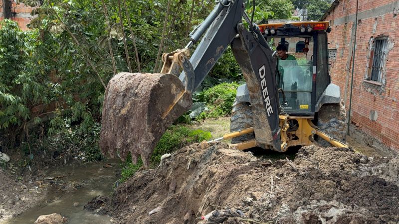 No momento, você está visualizando Prefeitura de Manaus trabalha na contenção de rip-rap na comunidade Alfredo Nascimento