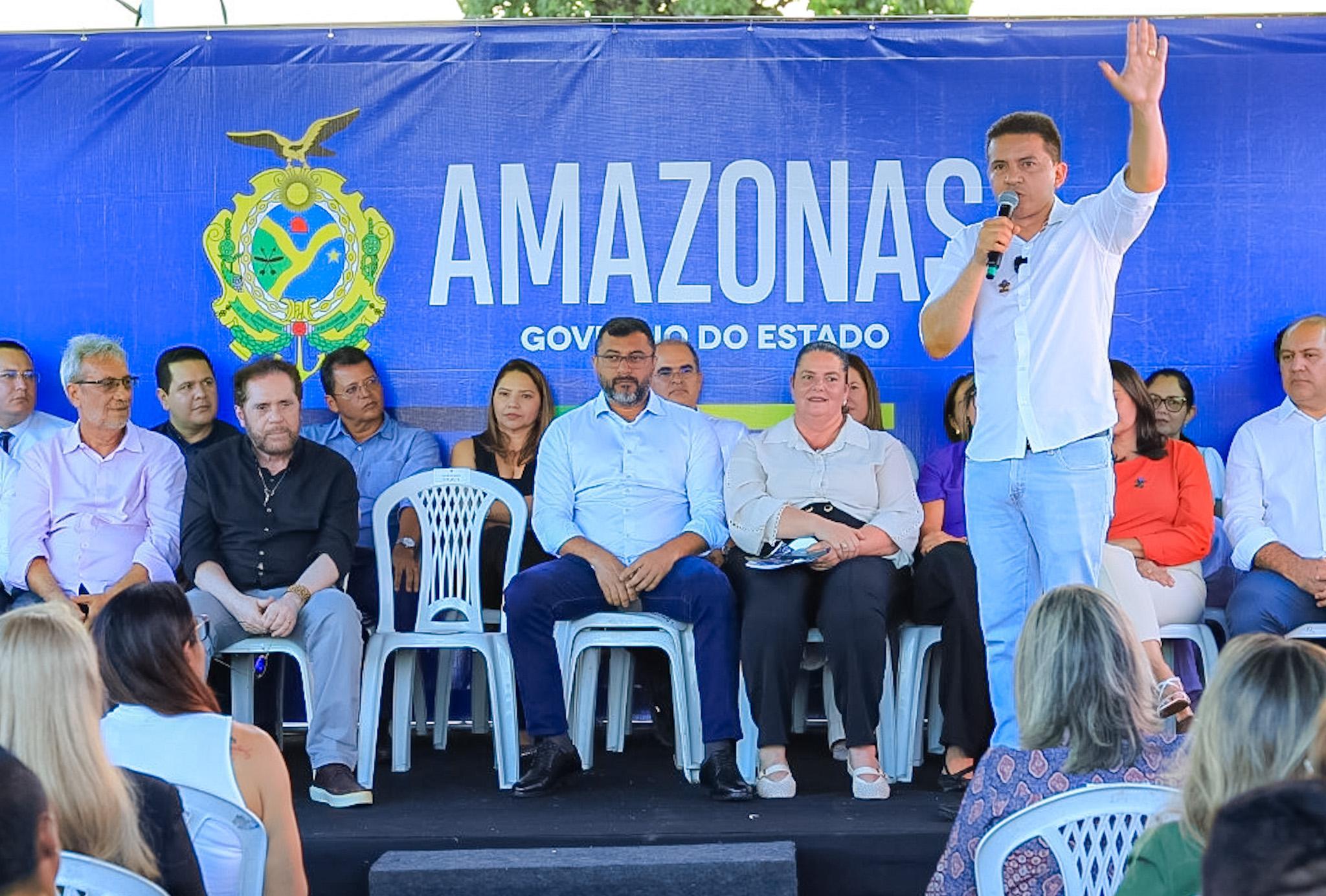 Leia mais sobre o artigo Deputado estadual Delegado Péricles cumpre promessa e entrega o Cepcolu em Manaus