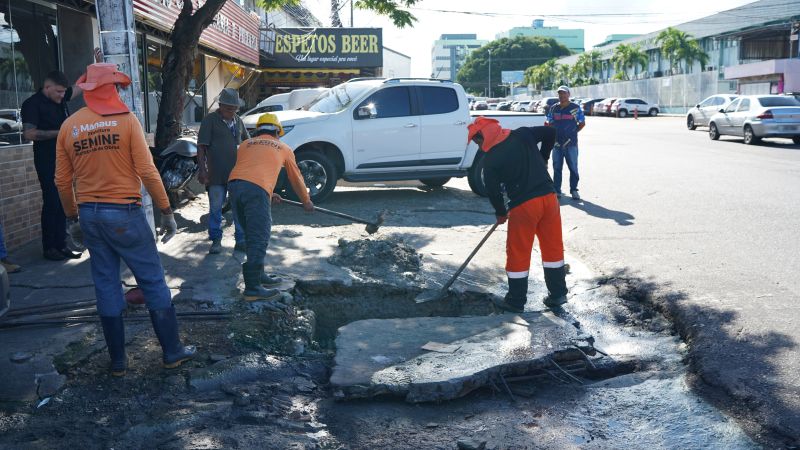 No momento, você está visualizando Prefeitura de Manaus realiza desobstrução e limpeza de caixa coletora na zona Sul