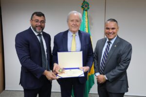 Leia mais sobre o artigo Wilson Lima reúne com Ministro da Justiça e solicita reforço das ações federais para a segurança na fronteira