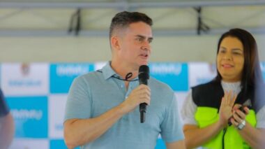Prefeito David Almeida anuncia criação de programa que irá possibilitar aquisição de 320 ônibus do transporte complementar e 100 táxis que operam no aeroporto