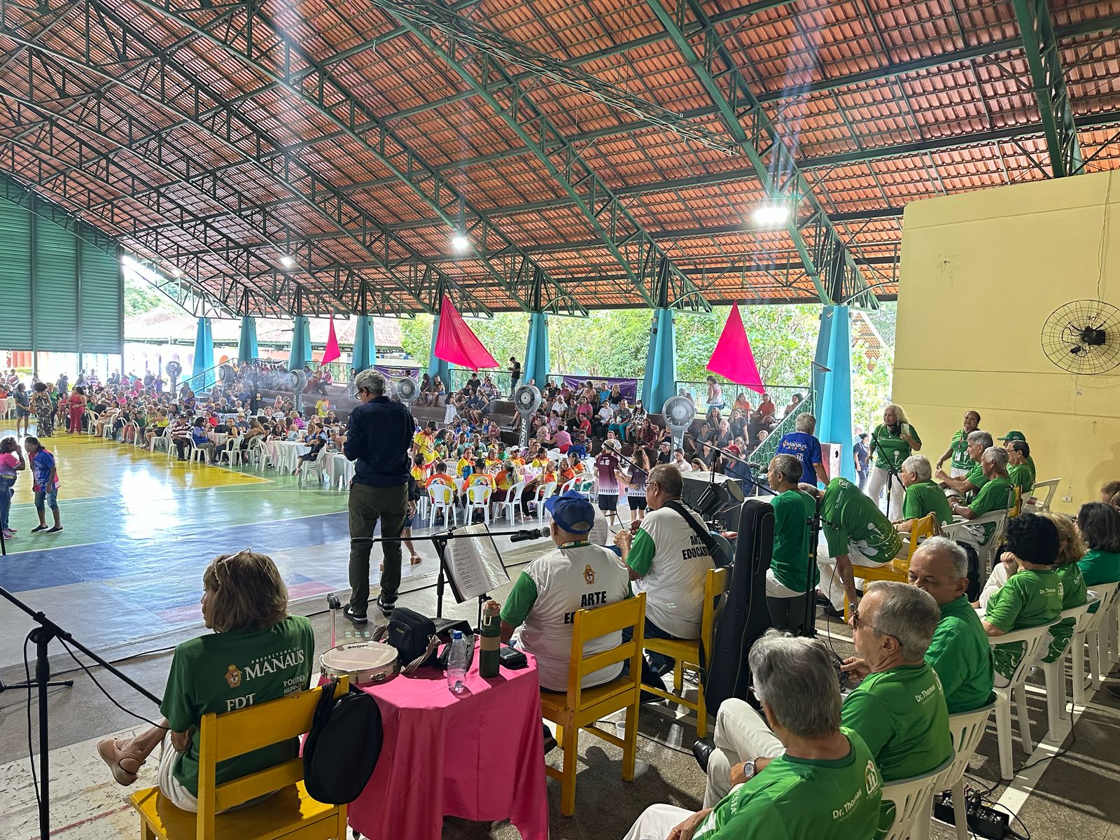 No momento, você está visualizando Projeto ‘Tarde Dançante’ da Prefeitura de Manaus leva centenas de pessoas ao Parque Municipal do Idoso