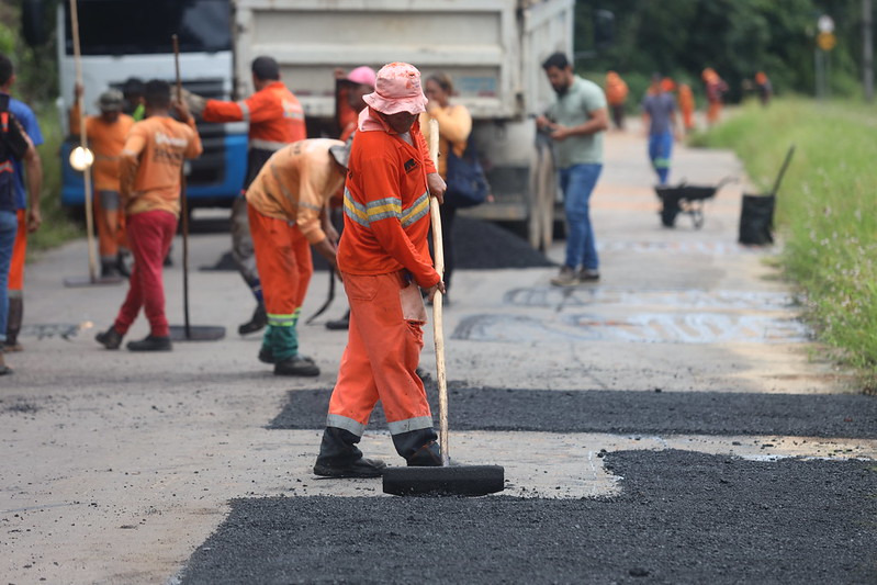No momento, você está visualizando Prefeitura de Manaus intensifica recuperação asfáltica no bairro Tarumã