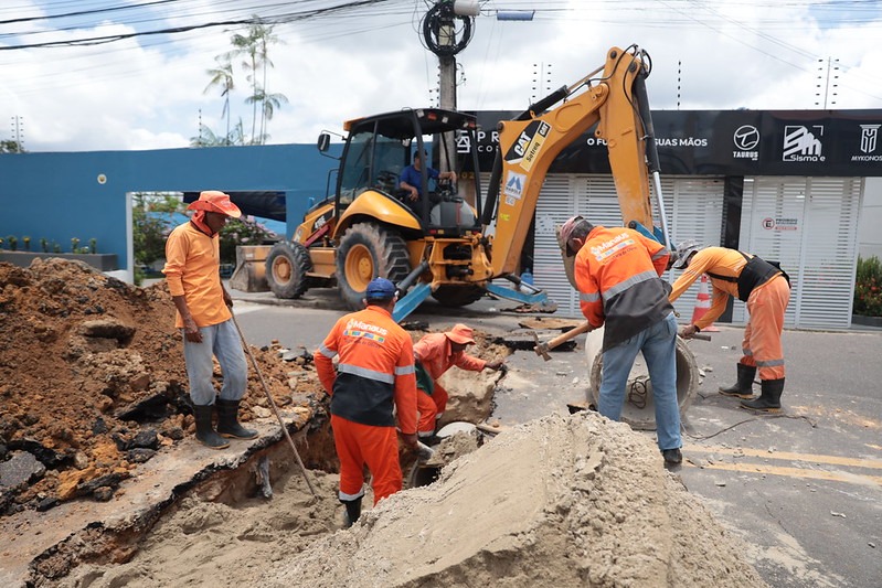 No momento, você está visualizando Prefeitura de Manaus recupera rede de drenagem profunda no bairro Adrianópolis