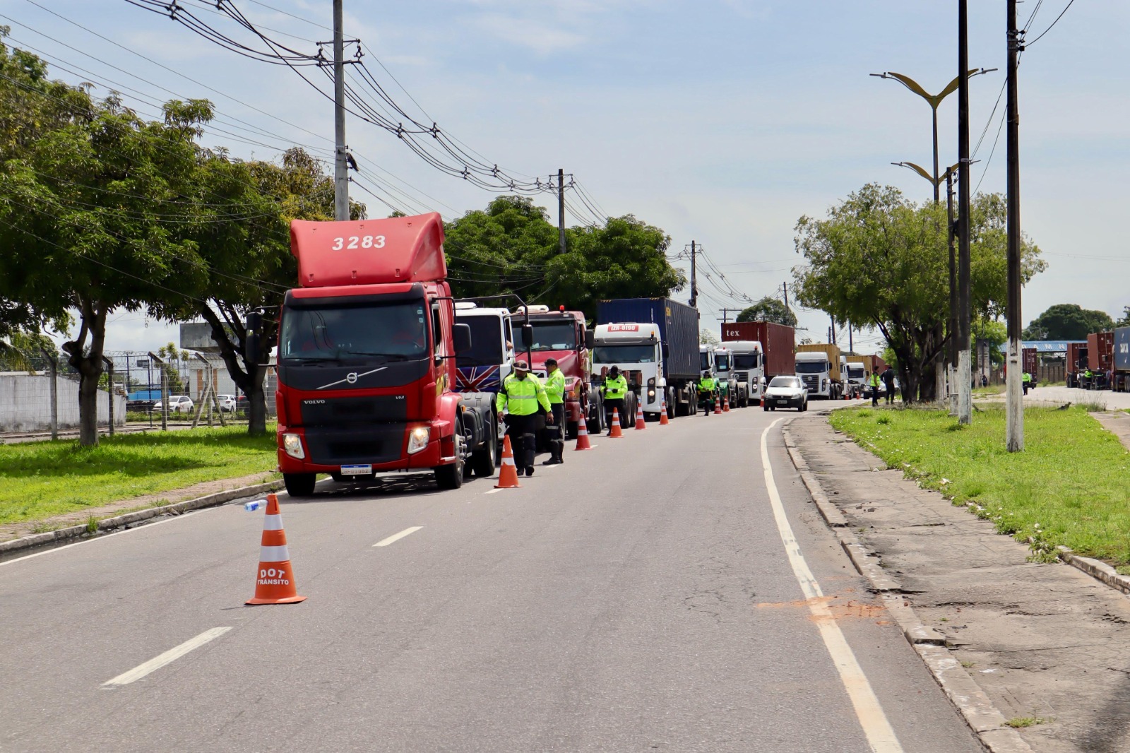 No momento, você está visualizando Prefeitura de Manaus reforça fiscalização de cargas pesadas e discute mobilidade com Cieam