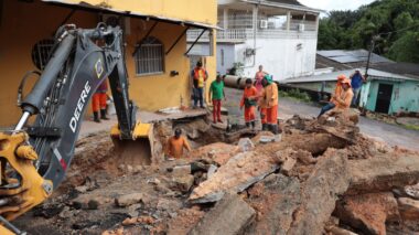 Prefeitura de Manaus atende moradores do bairro São Francisco e atua de forma emergencial na recuperação de rede de drenagem