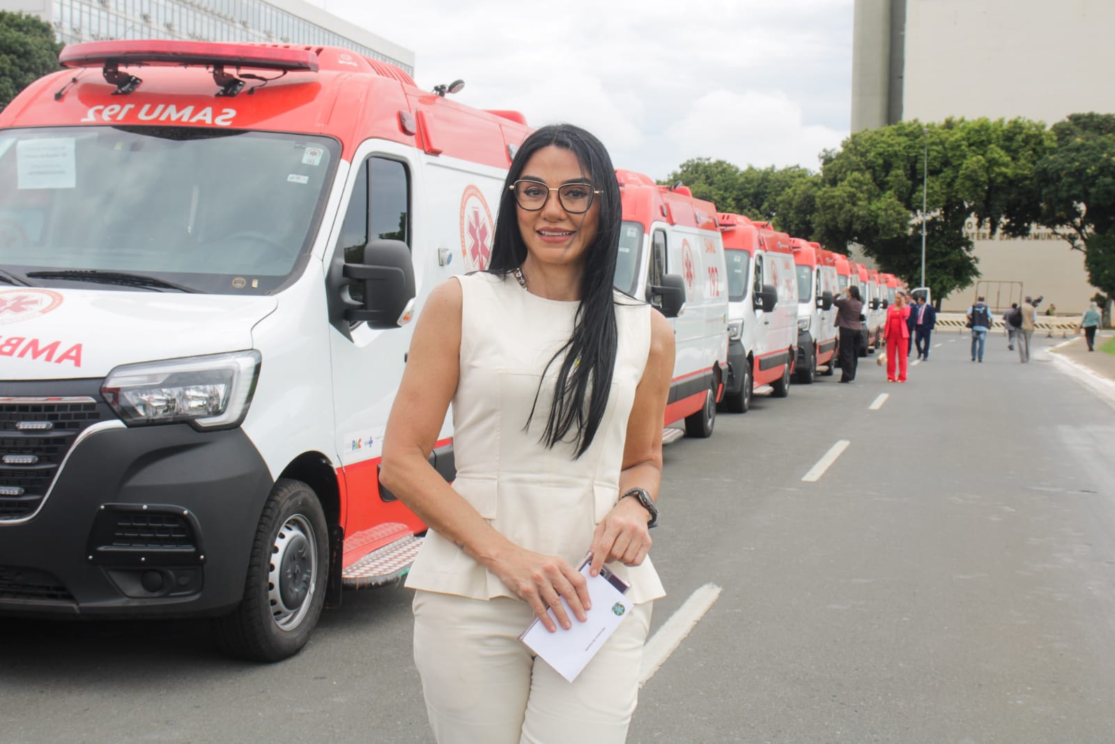 No momento, você está visualizando Prefeitura de Manaus recebe ambulâncias do governo federal para expansão da frota do Samu Manaus