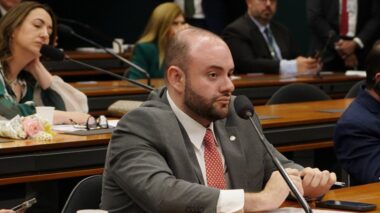 Deputado Fausto Jr. solicita investigação e medidas urgentes para garantir segurança e navegabilidade nos rios da Amazônia