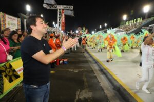 Leia mais sobre o artigo Prefeitura de Manaus fortalece apoio aos desfiles das escolas de samba e movimenta economia local com fomento histórico