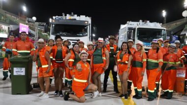 Prefeitura garante limpeza e reforça conscientização durante desfiles das escolas de samba em Manaus