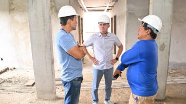 Prefeito David Almeida vistoria obras de saúde e revitalização na zona Oeste de Manaus