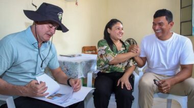 Prefeito David Almeida entrega 15 moradias reformadas pelo programa ‘Casa Manauara’ na comunidade Rio Piorini