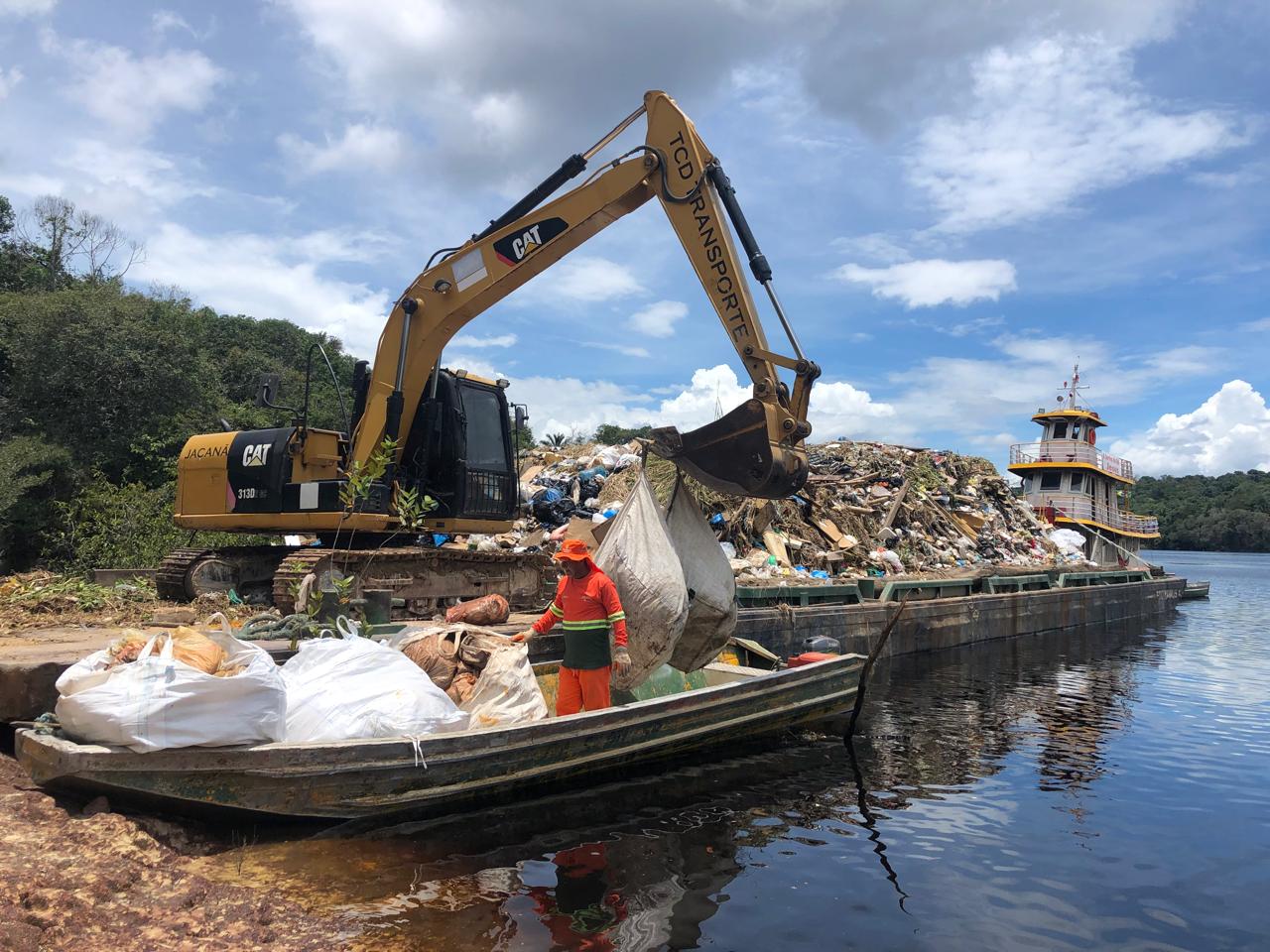 No momento, você está visualizando Prefeitura intensifica limpeza na orla do rio Negro e em lixeiras flutuantes para fortalecer turismo e preservação ambiental