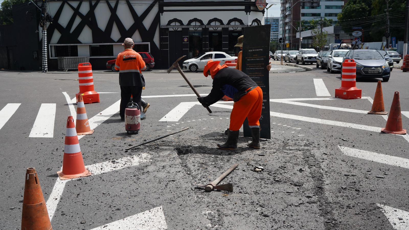 No momento, você está visualizando Prefeitura de Manaus dá continuidade às obras da 8ª intervenção viária na avenida Maceió