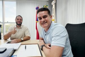 Leia mais sobre o artigo Prefeito David Almeida anuncia pagamento do 14º salário para 1.842 servidores da rede municipal de ensino