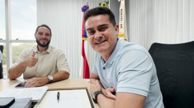 Prefeito David Almeida anuncia pagamento do 14º salário para 1.842 servidores da rede municipal de ensino