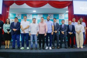Leia mais sobre o artigo Prefeito David Almeida empossa secretário e subsecretário da Semed e anuncia novos investimentos e melhorias na educação