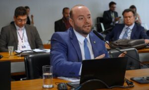 Leia mais sobre o artigo DEPUTADO FAUSTO JR COBRA MINISTÉRIO DE MINAS E ENERGIA E ANEEL SOBRE APAGÕES NO AMAZONAS