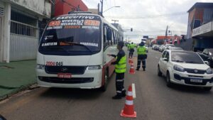 Leia mais sobre o artigo Prefeitura fiscaliza serviços de transporte público no centro de Manaus