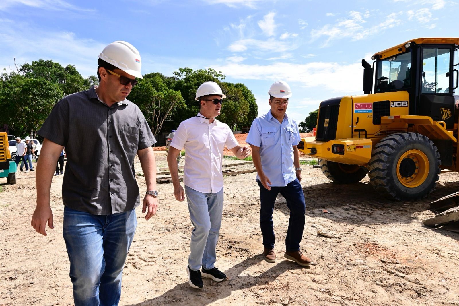 No momento, você está visualizando Prefeito David Almeida acompanha avanço das obras do parque Encontro das Águas Rosa Almeida, com projeto assinado por Oscar Niemeyer