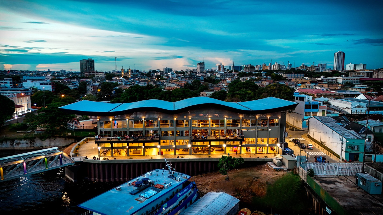No momento, você está visualizando Prefeitura de Manaus soma mais de 290 mil visitantes no complexo do mirante Lúcia Almeida