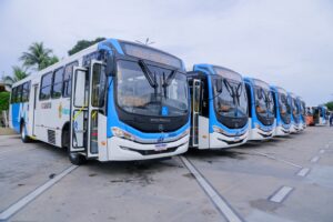 Leia mais sobre o artigo Com a meta de 120 ônibus novos neste ano, prefeito David Almeida entrega mais 23 ônibus e atinge a marca de 62 veículos renovados