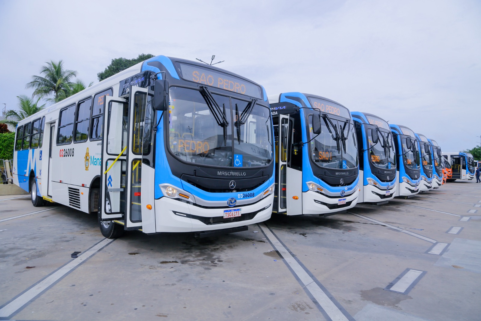 No momento, você está visualizando Com a meta de 120 ônibus novos neste ano, prefeito David Almeida entrega mais 23 ônibus e atinge a marca de 62 veículos renovados