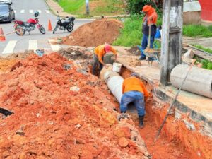 Leia mais sobre o artigo Prefeitura de Manaus implanta tubos modernos em drenagem no bairro Praça 14