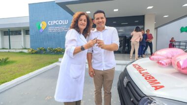 Deputado Delegado Péricles entrega primeira ambulância ao Cepcolu e reforça compromisso com a luta contra o câncer