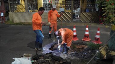 Em obra noturna, Prefeitura de Manaus recupera rede de drenagem profunda no bairro Parque 10