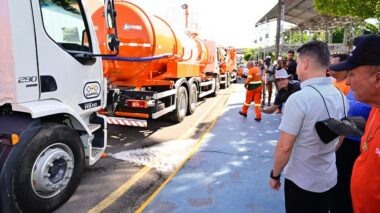 Prefeito David Almeida entrega novos veículos e reforça compromisso com a limpeza urbana e o meio ambiente em Manaus