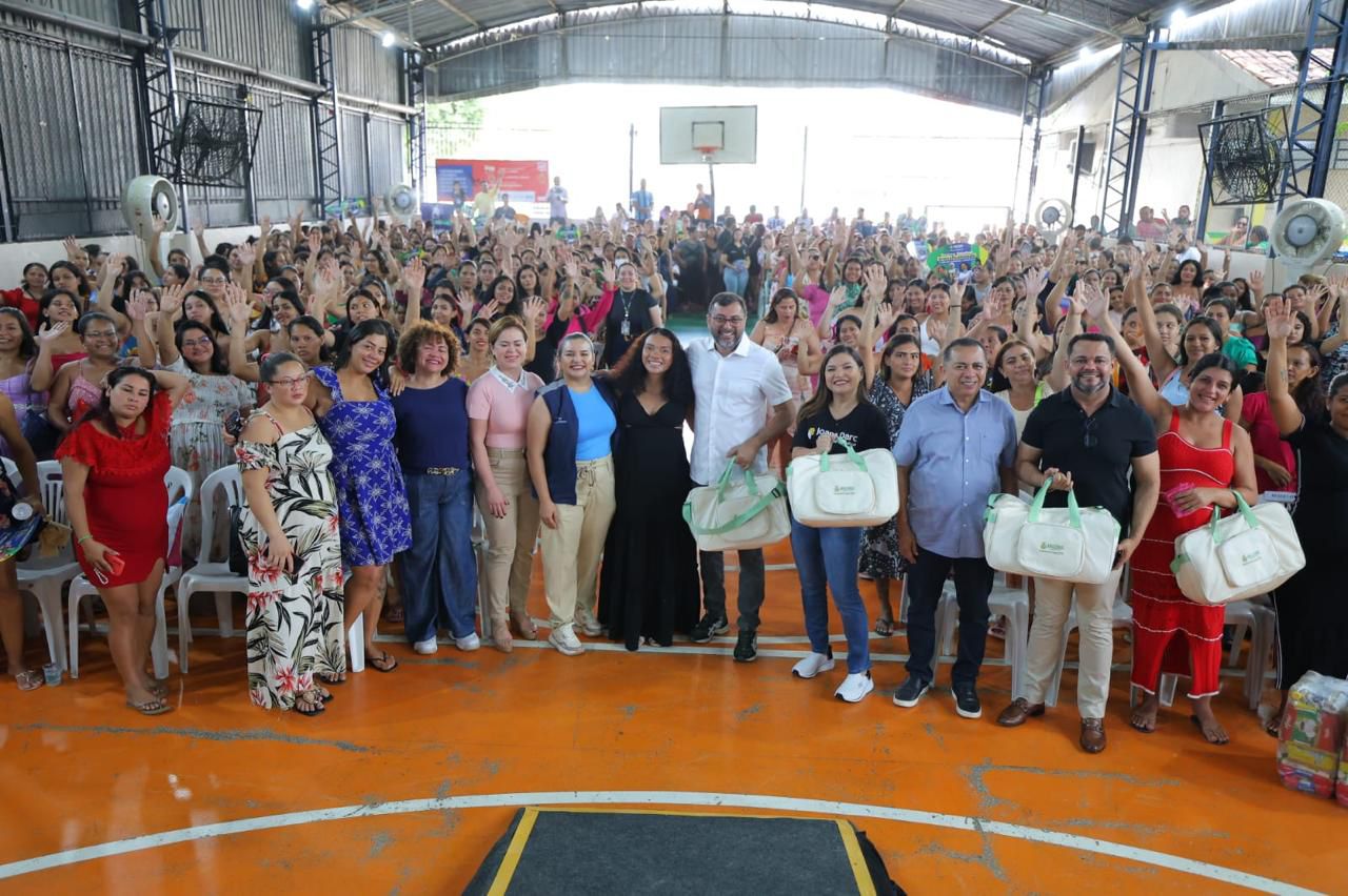 No momento, você está visualizando Na véspera do Dia das Mães, governador Wilson Lima entrega kits de bebê para gestantes em Manaus