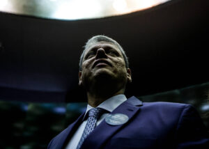 Leia mais sobre o artigo Tarcísio exalta Bolsonaro no STF, nega trama golpista e é poupado por Moraes e Gonet