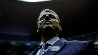Tarcísio exalta Bolsonaro no STF, nega trama golpista e é poupado por Moraes e Gonet